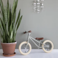 Little Dutch Balance Bike - Matt Olive -Little Dutch Store 4 7f233a44 760d 4925 a61a af637810faa3