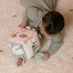 Little Dutch Activity Cube Flowers & Butterflies -Little Dutch Store 9 b443f5f5 a614 4768 a268 a68eff5fbef5